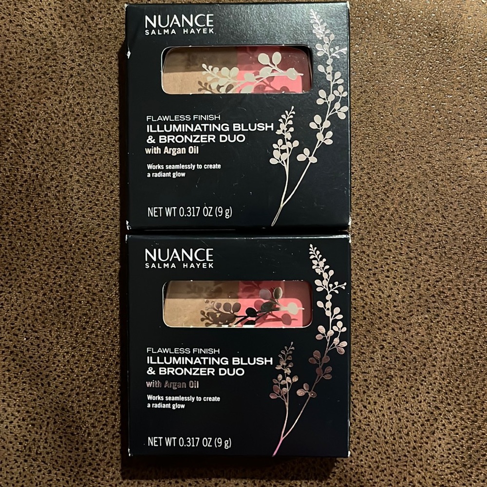 2- Nuance Salma Hayek Flawless Finish Illuminating Blush & Bronzer Duo